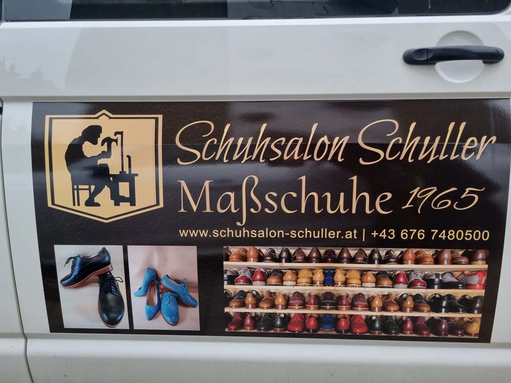 Sponsoring Schuhsalon Schuller für Schulbus der Sport MS Tulln